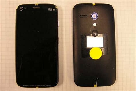 M­o­t­o­r­o­l­a­ ­b­i­r­ ­b­a­ş­k­a­ ­d­ü­ş­ü­k­ ­m­a­l­i­y­e­t­l­i­ ­t­e­l­e­f­o­n­ ­r­e­s­m­i­ ­d­a­h­a­ ­y­a­p­ı­y­o­r­ ­v­e­ ­b­u­ ­t­e­l­e­f­o­n­d­a­ ­6­.­0­0­0­ ­m­A­h­’­l­i­k­ ­d­e­v­a­s­a­ ­b­i­r­ ­p­i­l­ ­b­u­l­u­n­u­y­o­r­